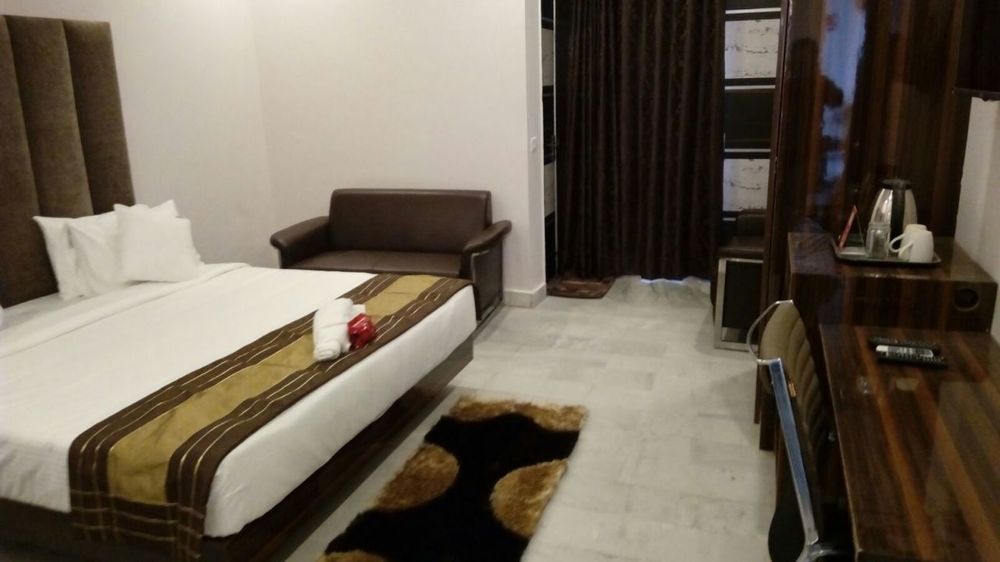 Red Carpet Hotels Нойда Екстер'єр фото