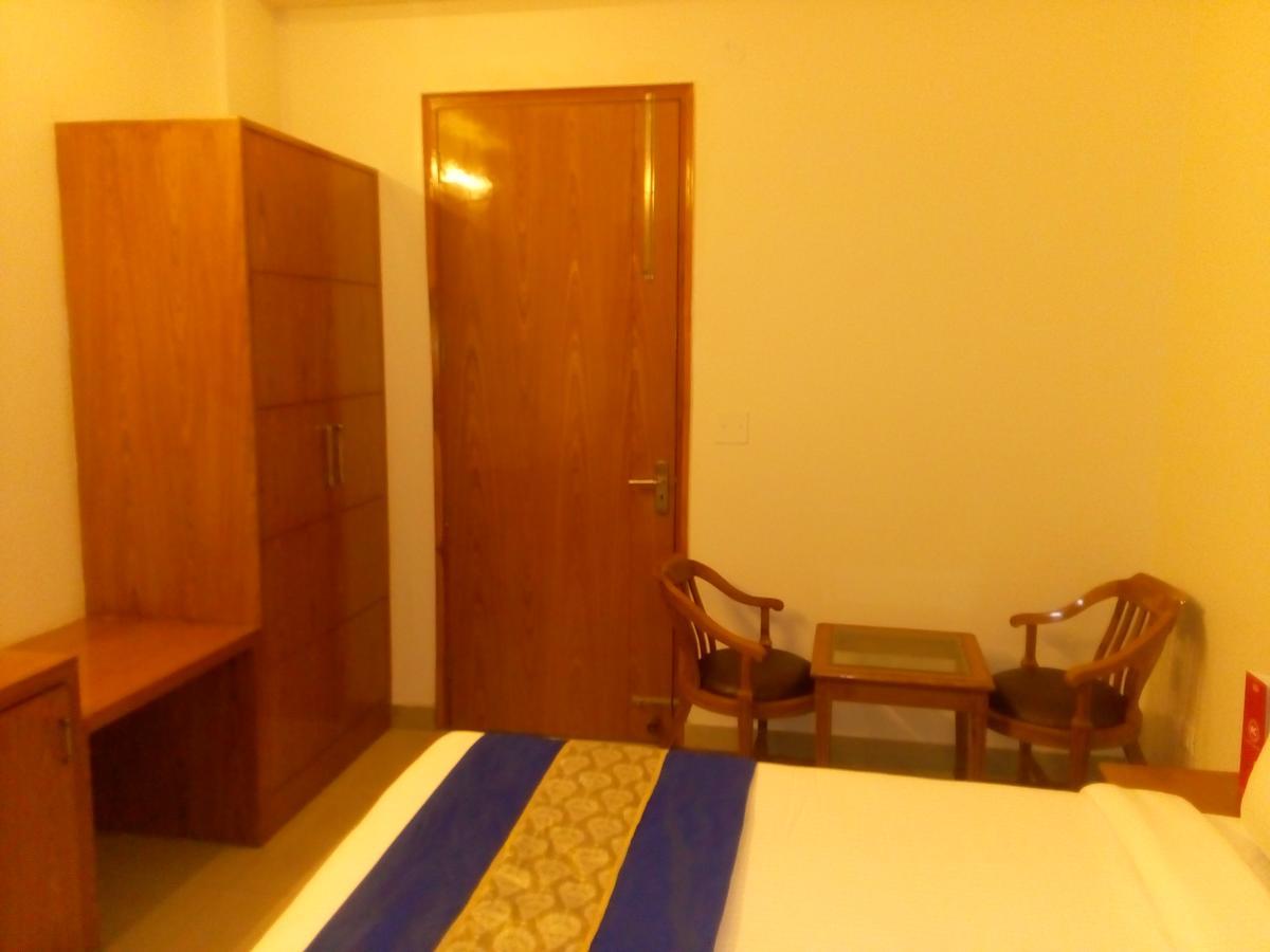 Red Carpet Hotels Нойда Екстер'єр фото