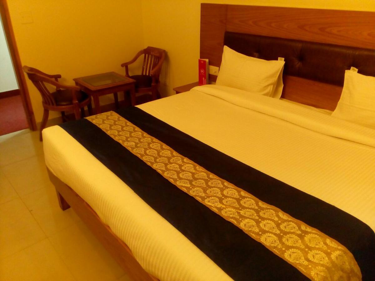 Red Carpet Hotels Нойда Екстер'єр фото